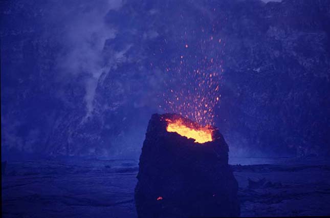 Hawaii az izzó láva földje